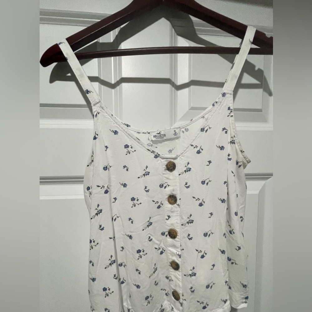 Hollister top